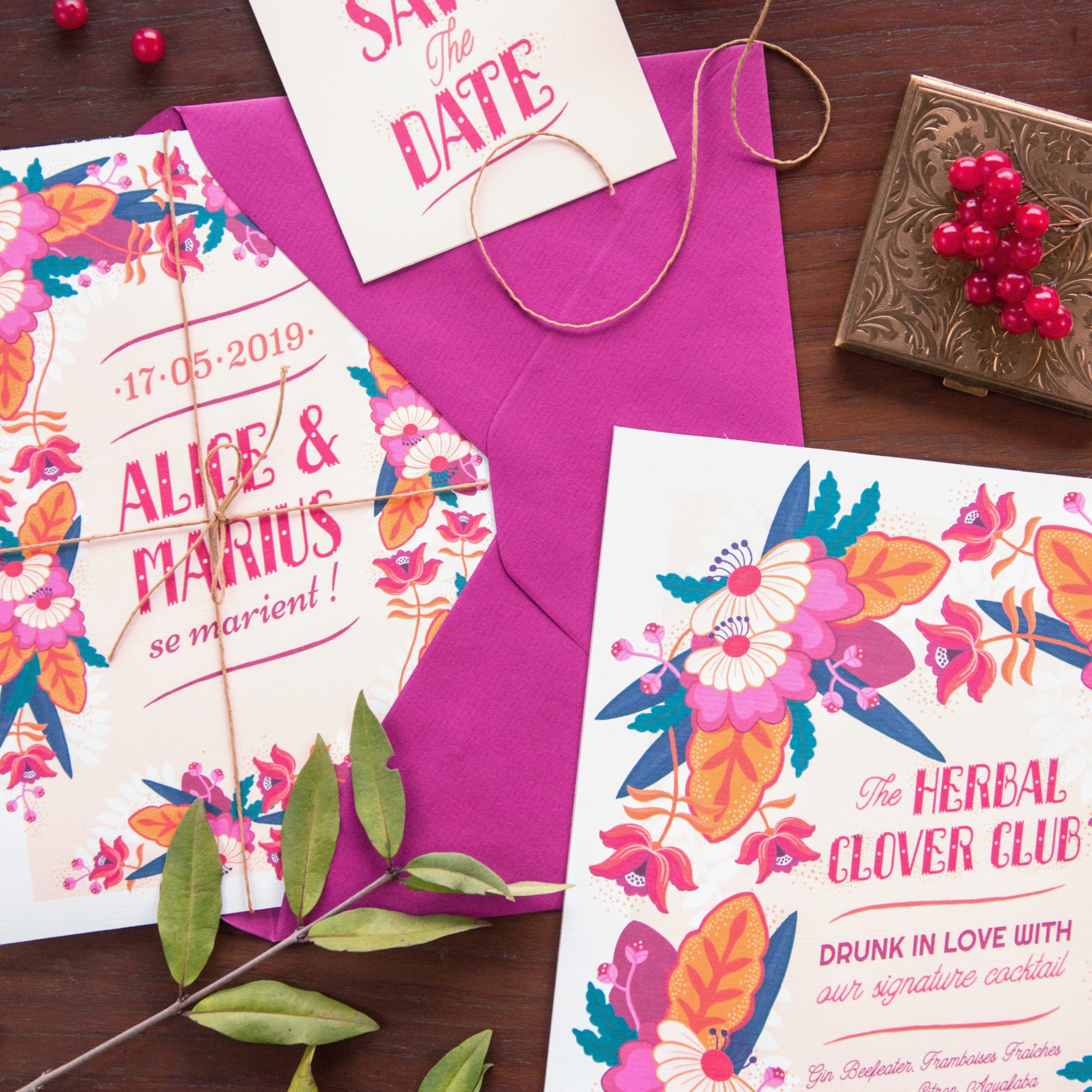 composition de papeterie avec enveloppe, save the date, faire part et carte de cocktail